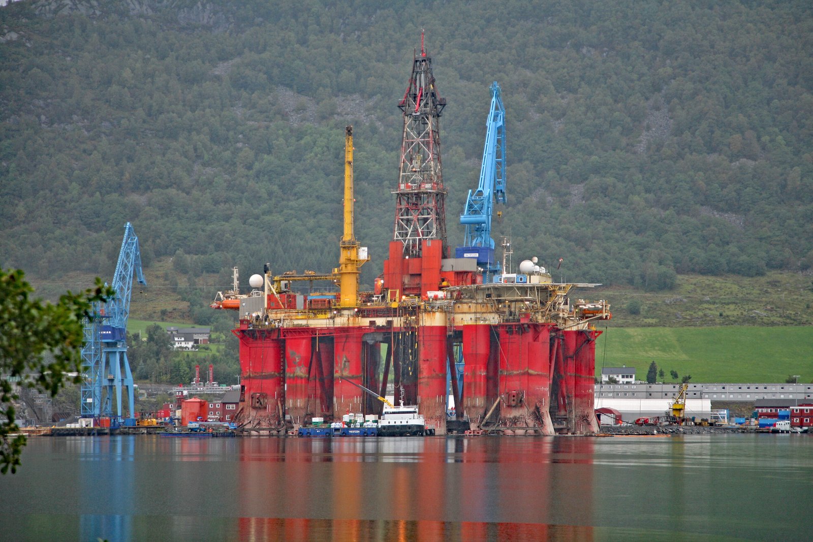 Offshore oil and gas platform